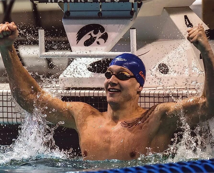 Калеб Дрессел плавание. Калеб Дрессел пловец. Caeleb Dressel плавание. Калеб Дрессел плывет. Купание 8 букв