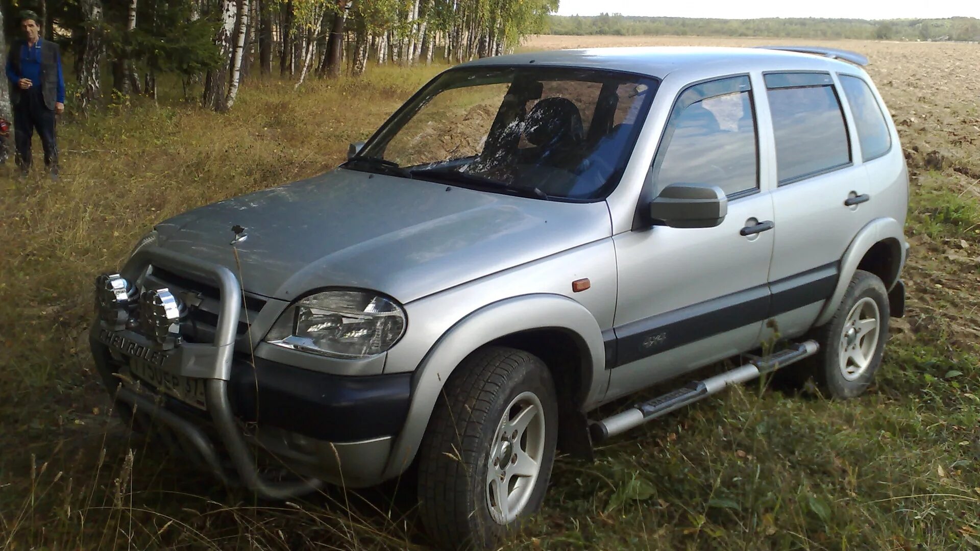 Купить ниву шевроле курской. Chevrolet Niva 2000. ВАЗ-2123 2003 года. Шевроле Нива серебро. Нива 4х4 Шевроле 2005.