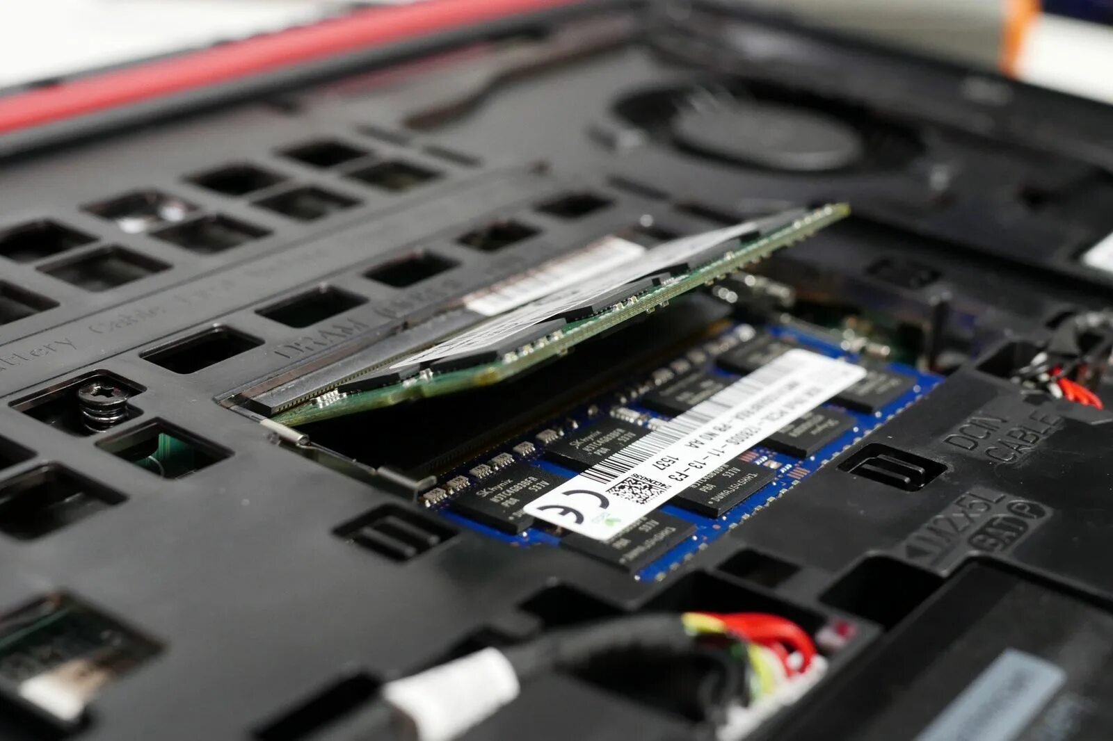 Поставить оперативную ноутбук. Оперативная память для ноута. laptop ram. интегрированная оперативная память на ноутбуке что это. оперативная память на материнской плате ноутбука.
