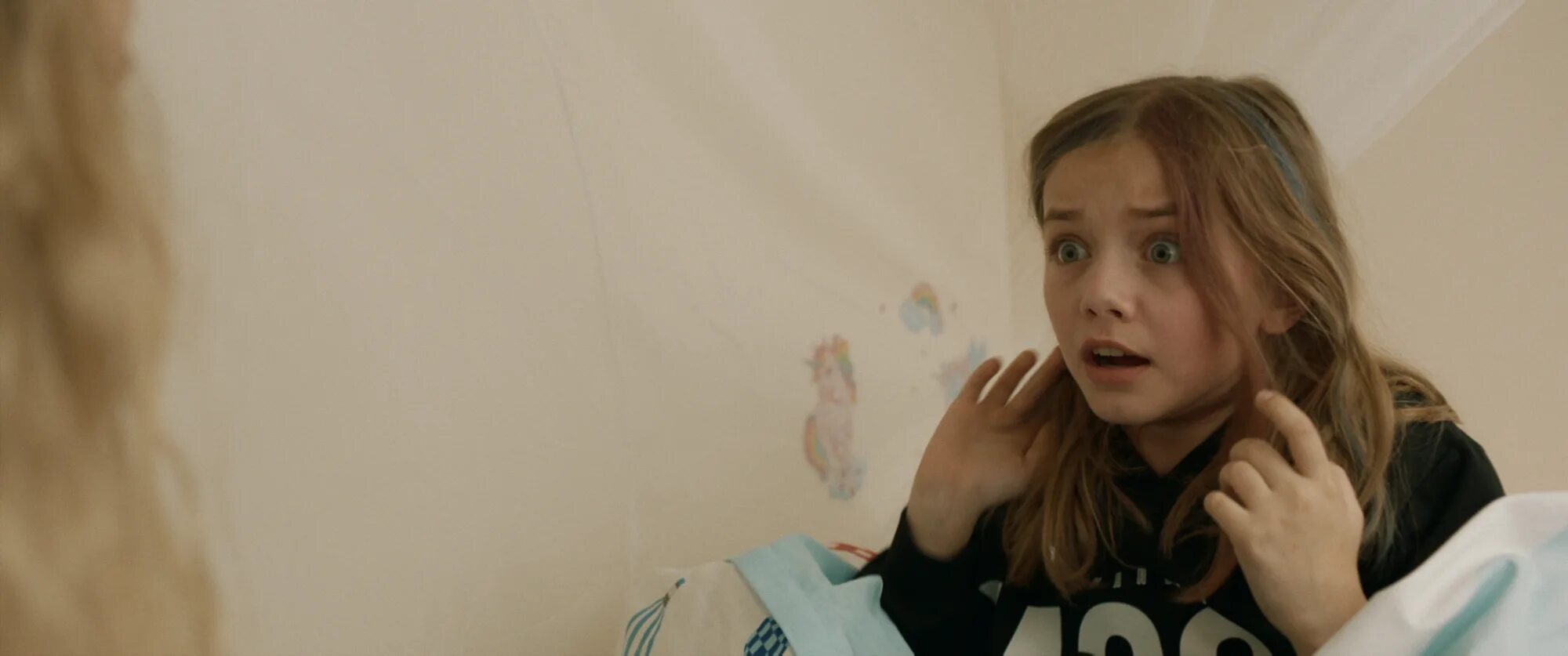 Моя ужасная сестра 2022. Стикеры для сестры. Харриет сэнсом. Харриет сэнсом харрис. Харриет сэнсом харрис отчаянные.