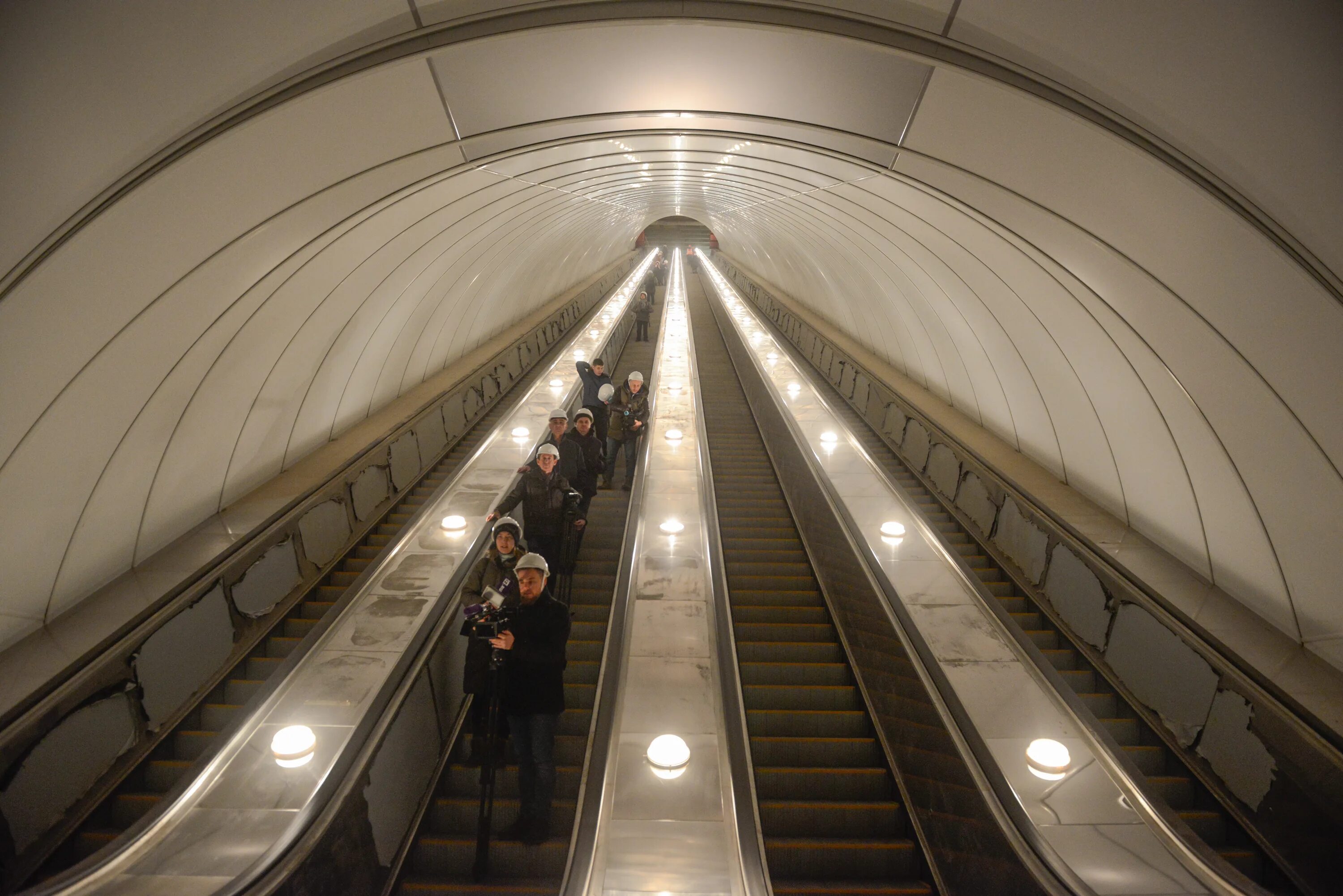 Приснилось метро. Сырец (станция метро). Киевский метрополитен Сырец. Проспект славы метро. Проспект славы метро СПБ.