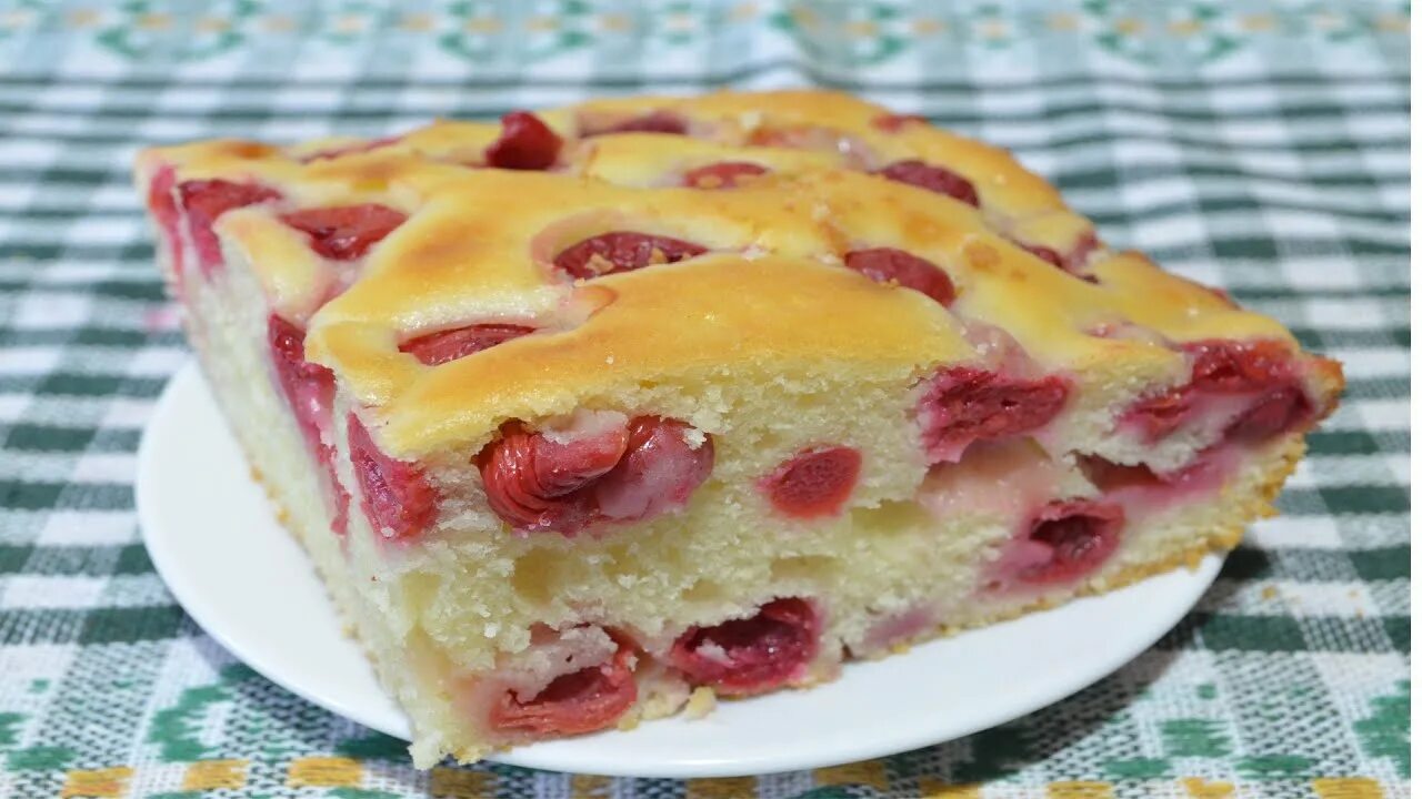 Вишневый пирог заливной. Вишнёвый пирог с замороженной вишней. Заливной пирог с вишней. Заливная вишня. Заливной пирог с вишней.