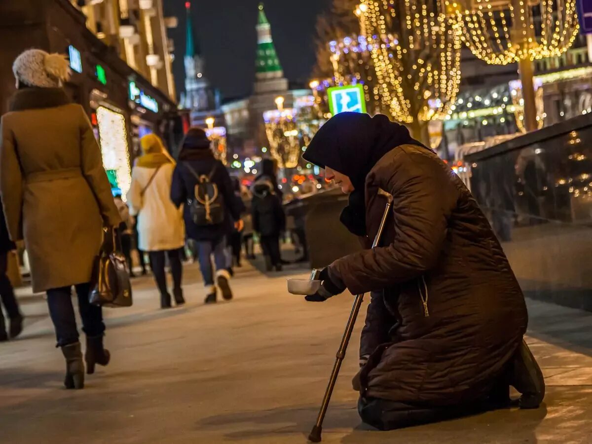 Москва бедность. Москва нищета. Попрошайки на улицах Москвы. Нищая Москва. Нищета москва