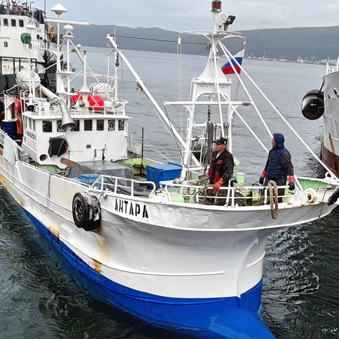 Морской волк купить. Траулер МФТ «морской волк. Рыболовецкая компания морской волк. Шхуна краболов. Шхуна морской волк.