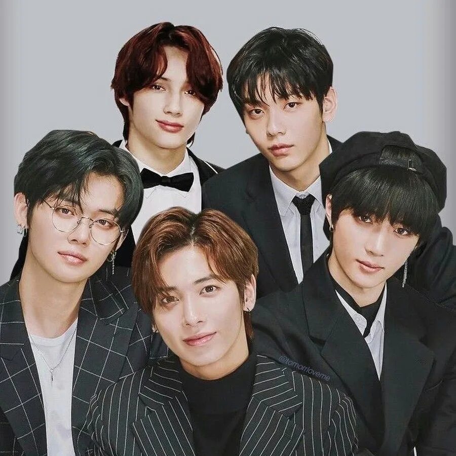 Группа tomorrow x together. Txt группа бигхит. K-pop группа txt енджун. Ти икс ти. Txt kpop группа.