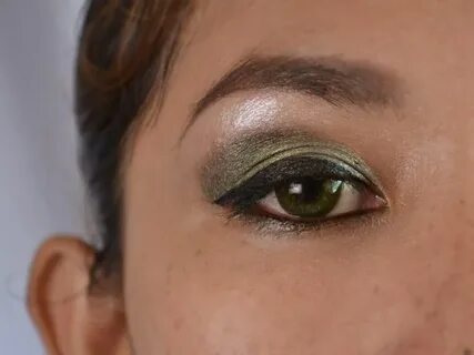 Dark green eyes