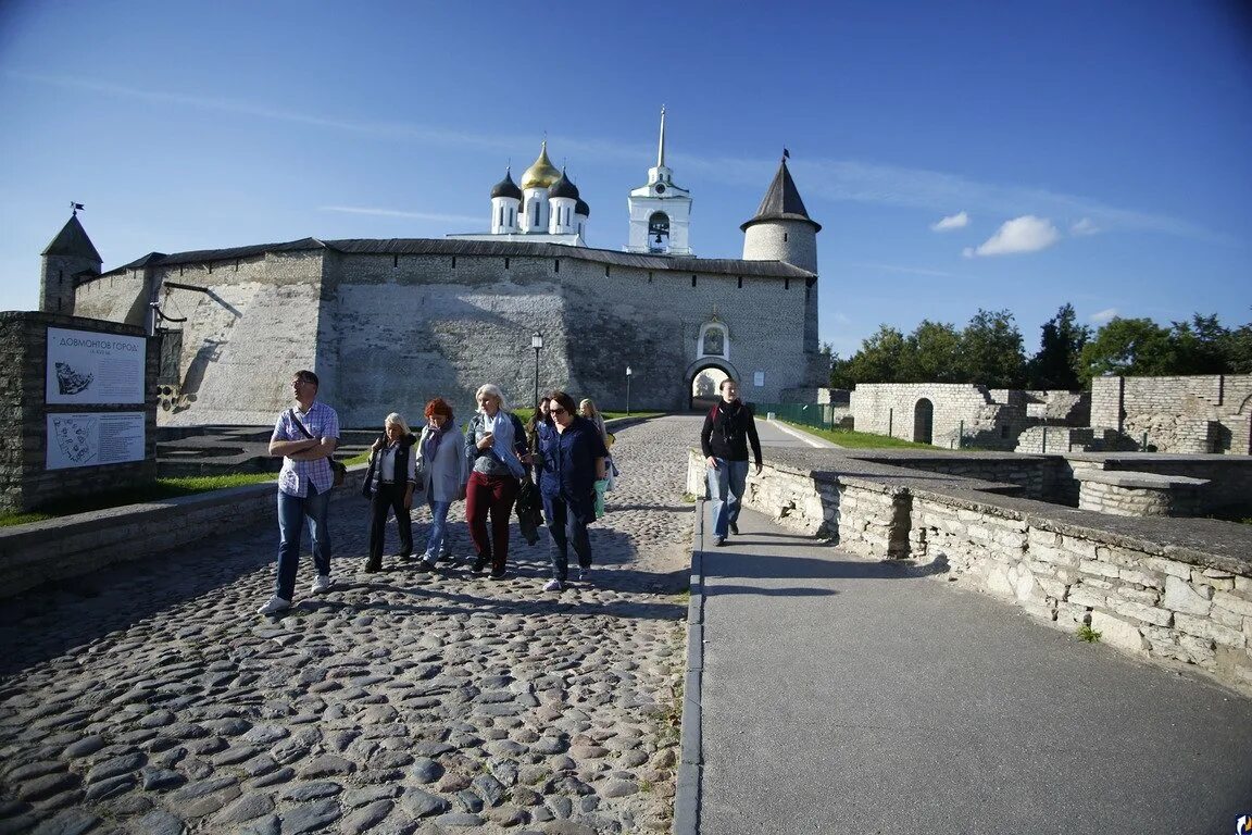 Экскурсовод Псков Кремль. Выборг Псков. Псков центр города. Псков туристы. Сходить посвятить