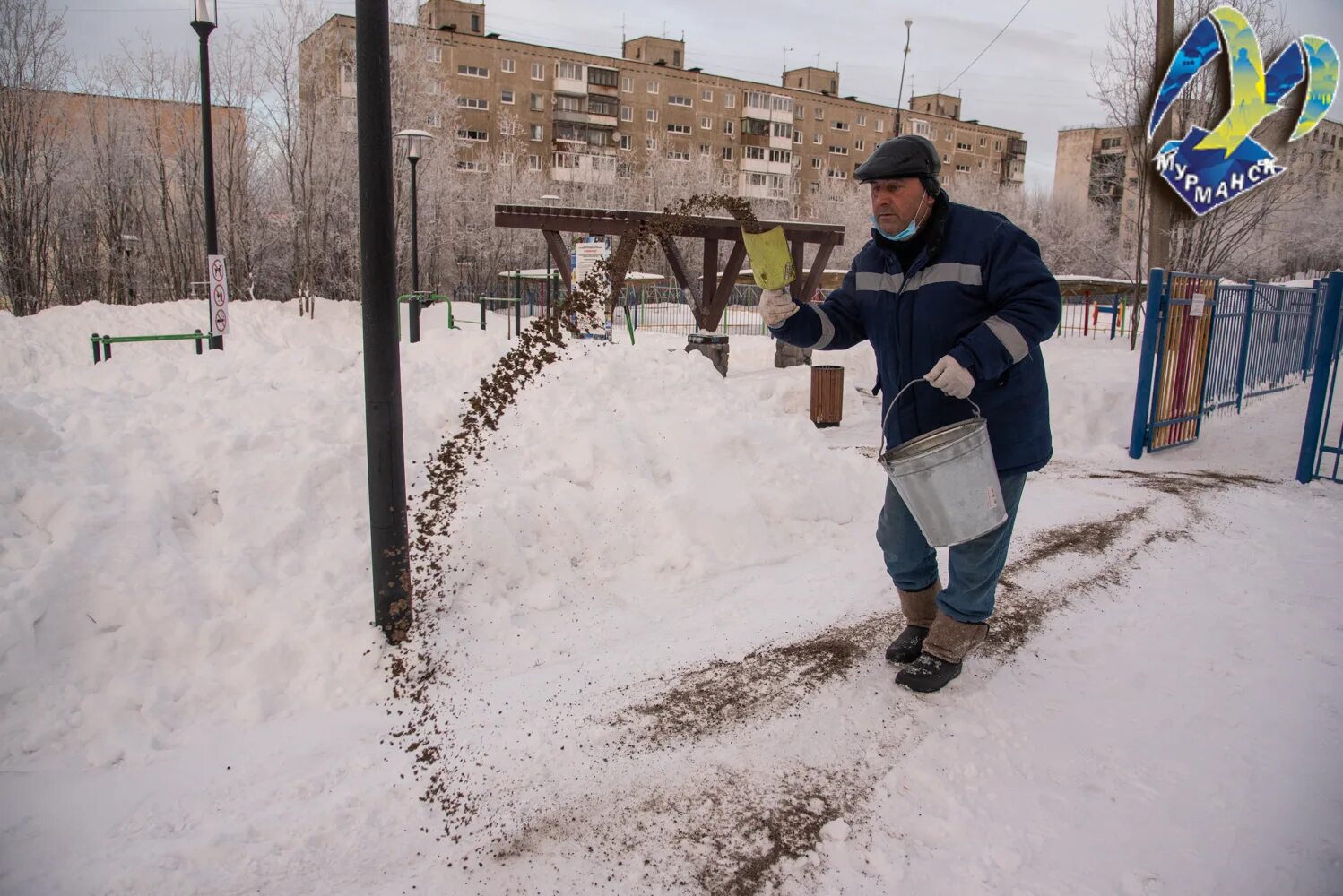 Уборка снега Мурманск. Уборку общественных территорий от снега. Якутия зимой. Удх мурманск