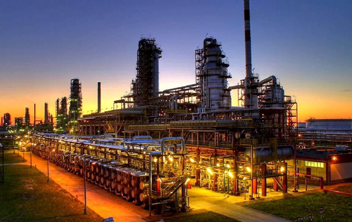 Завод картинка. Промышленный пейзаж. Нефтеперерабатывающие предприятия. Фабрика завод. Промышленность японии.