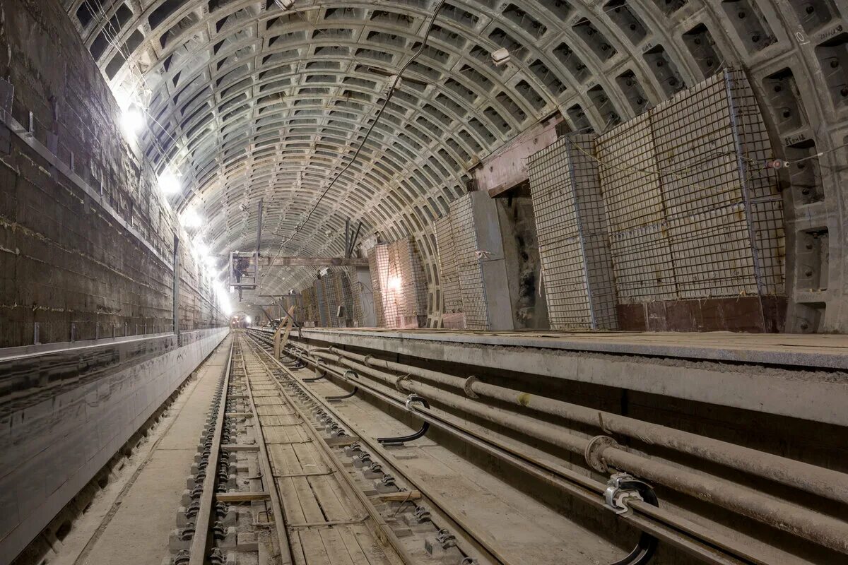 Строитель метрополитена. Станции метро Путиловская Юго-Западная и горный институт. Петербургский метрополитен тоннели. "Международная-2" станция Петербургского метрополитена. Станция метро проспект славы.