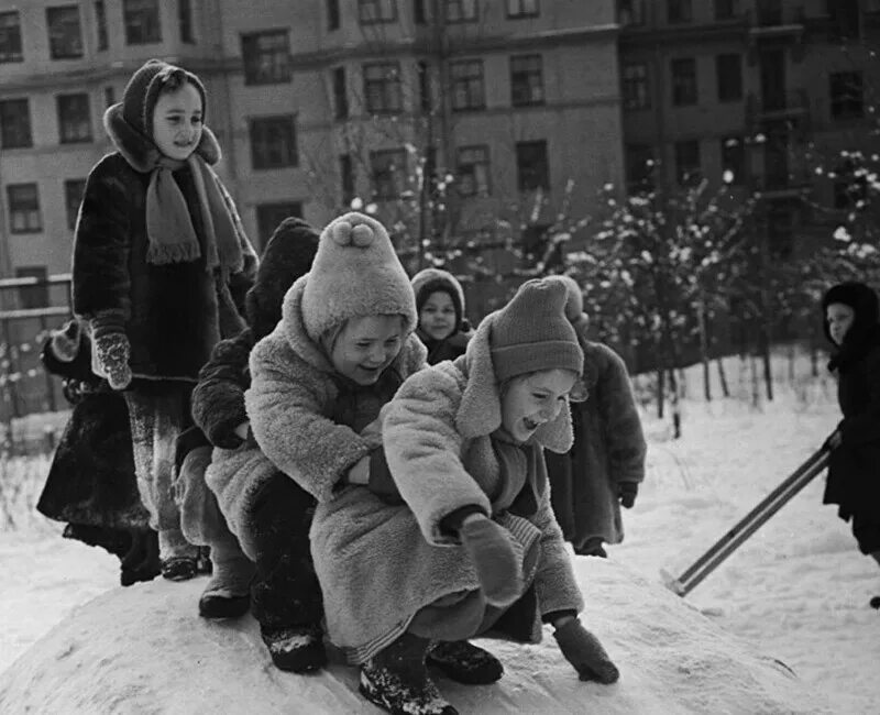 Советские зимние фото. Советское детство зимой. дети ссср зимой. счастливое советское детство. советские дети зимой в детском саду.