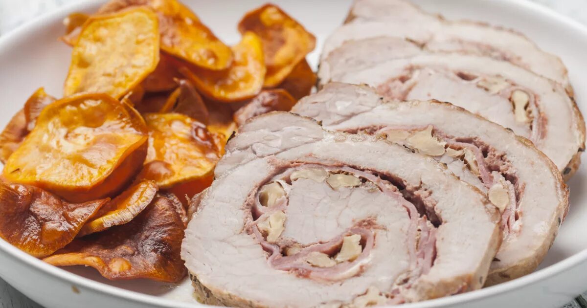 Закуски из мяса. Калжа блюдо. Калжа из говядины. Татарская кухня баранина. Рулет мясной по татарски.