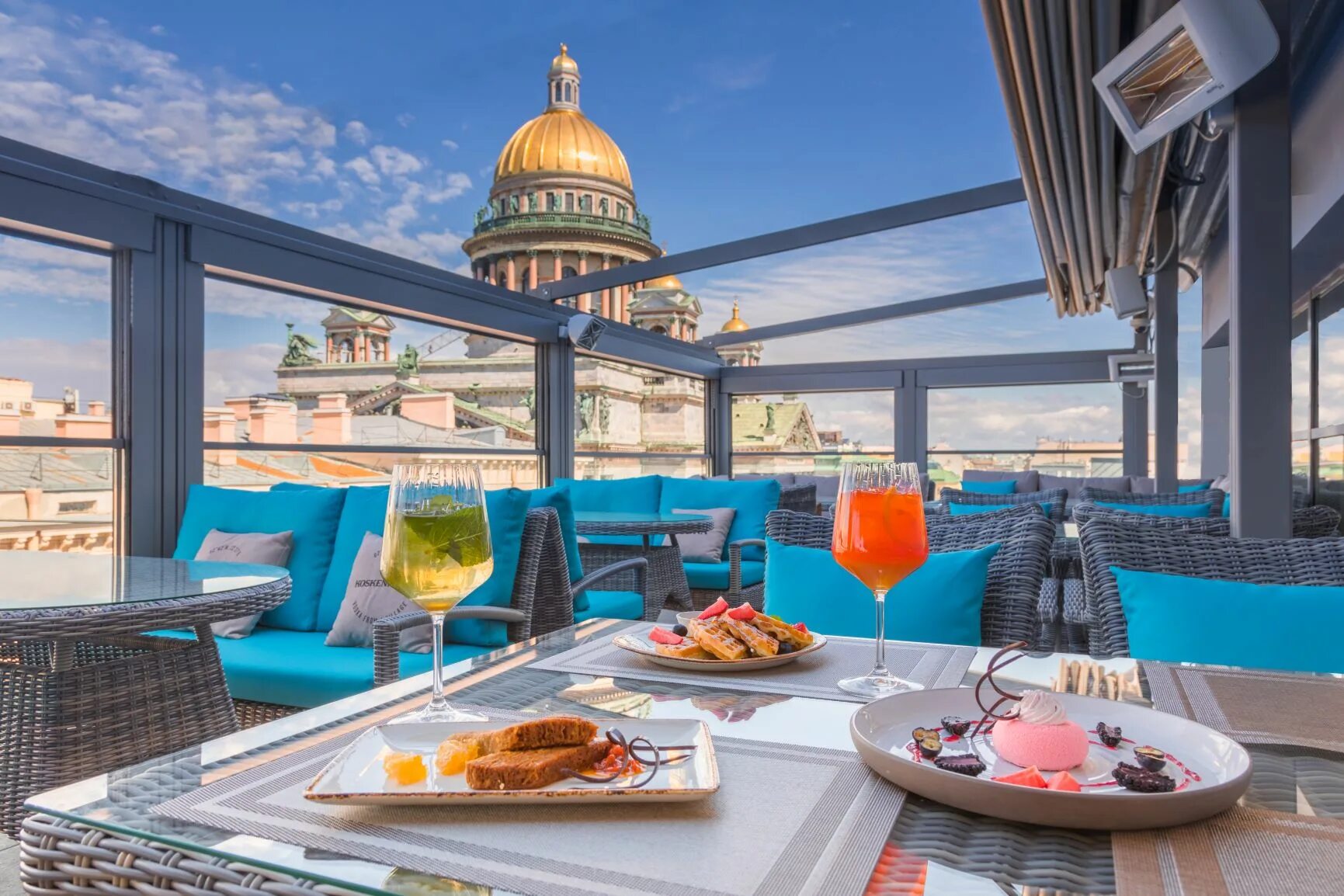 Отель ренессанс спб. Ресторан ренартисс. Ренессанс балтик отель санкт-петербург. Почтамтская 4 ренессанс балтик санкт петербург ресторан. Ренессанс санкт-петербург терраса.