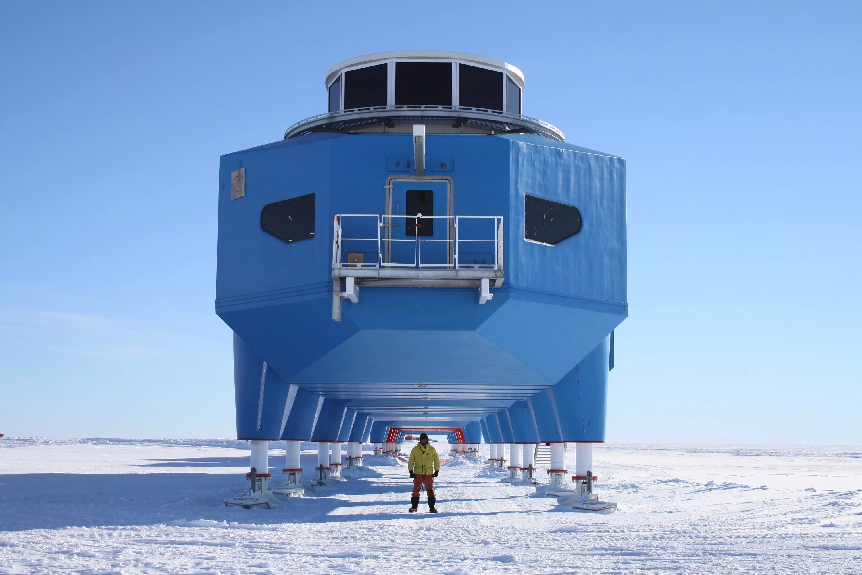 Первые антарктические станции. Британская антарктическая станция Halley vi. Арктическая станция Halley. Станция Халли в Антарктиде. Станция Helley 5 в Антарктиде.