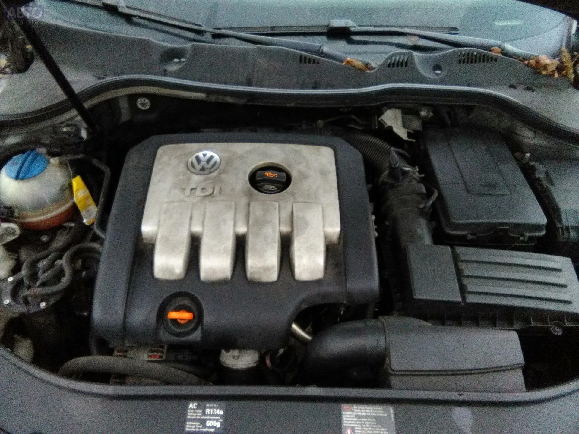 Купить двигатель пассат б6. Двигатель Фольксваген Пассат б6 2.0 FSI. Двигатель Фольксваген Пассат б6. Passat b6 2.0 FSI крышка декоративная. VW Passat b6 2.0 TDI BKP.