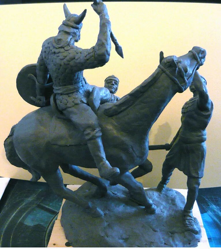 Памятник из пластилина. Медный всадник из пластилина. Скульптура лошади из пластилина. Всадник из пластилина. Всадник лепка.