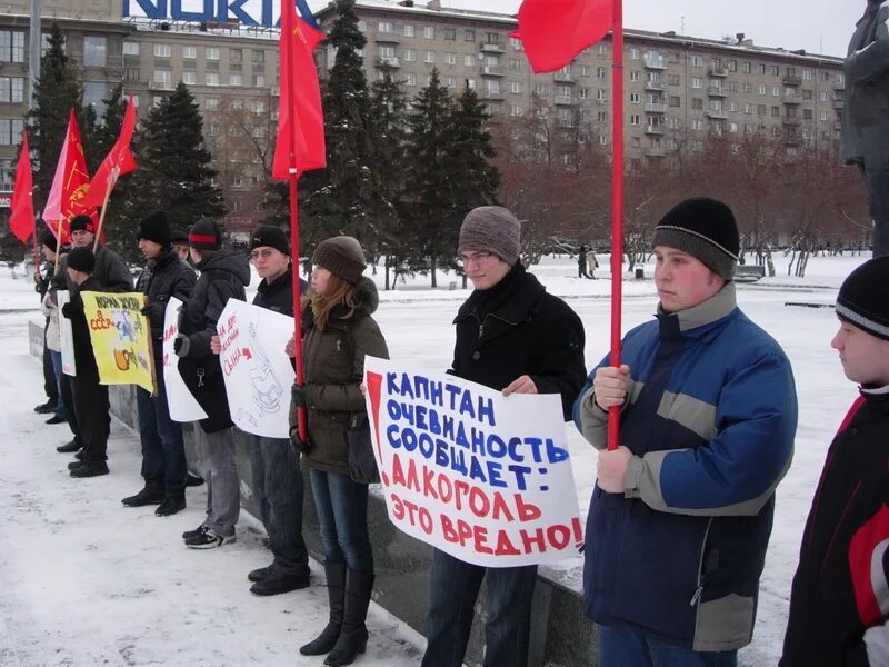 Коммунисты в современной молодежи. Против партия молодежь. Левые коммунисты выступали против