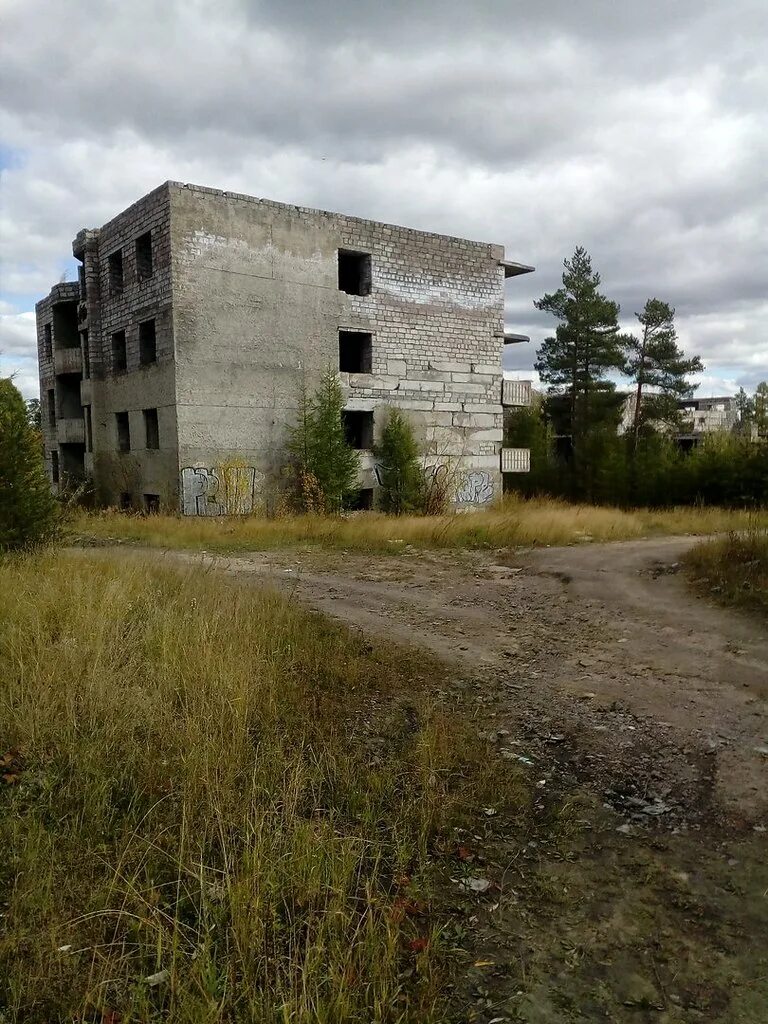 Где заброшенные здания. Заброшенные здания в Североуральске. Заброшка Нерюнгри. Среднеуральск Лесная.заброшка. Заброшки города Волхов.