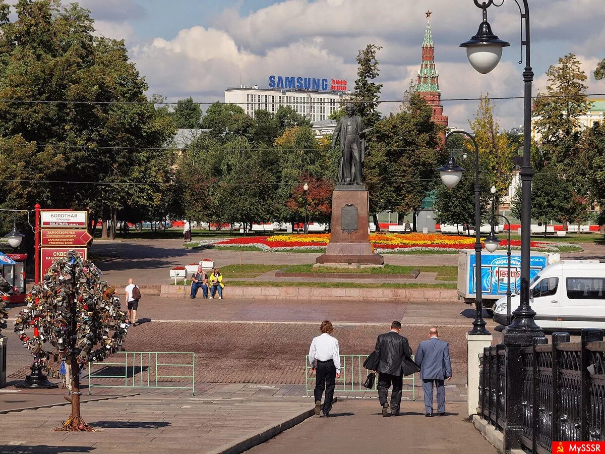 Болотная москва. Болотная площадь спб. Митинг на болотной площади 10 декабря 2011 года. Болотная площадь митинг. Болотная площадь в москве.