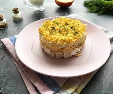 Салат курица с яблоком и сыром