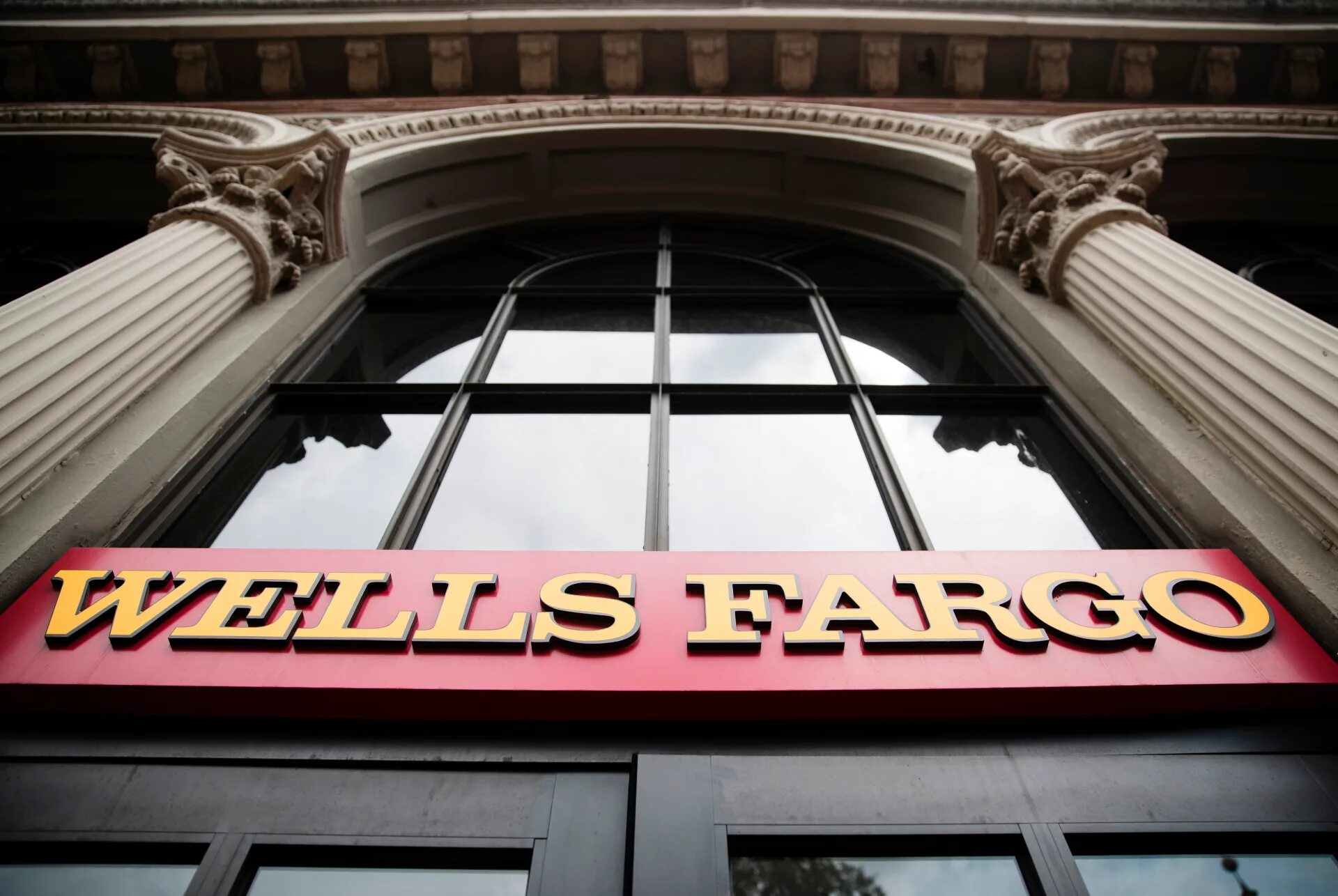 Well fargo. Wells fargo. уэллс фарго. wells fargo bank usa. wells fargo логотип png.