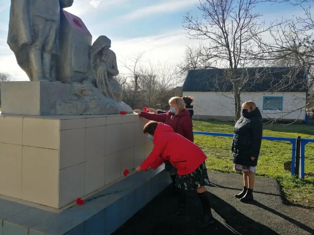 Освобождение Коммаяк Кировского района Ставропольского края. Коммаяк Ставропольский край. Коммаяк Ставропольский край фото. Кладбище Коммаяк.