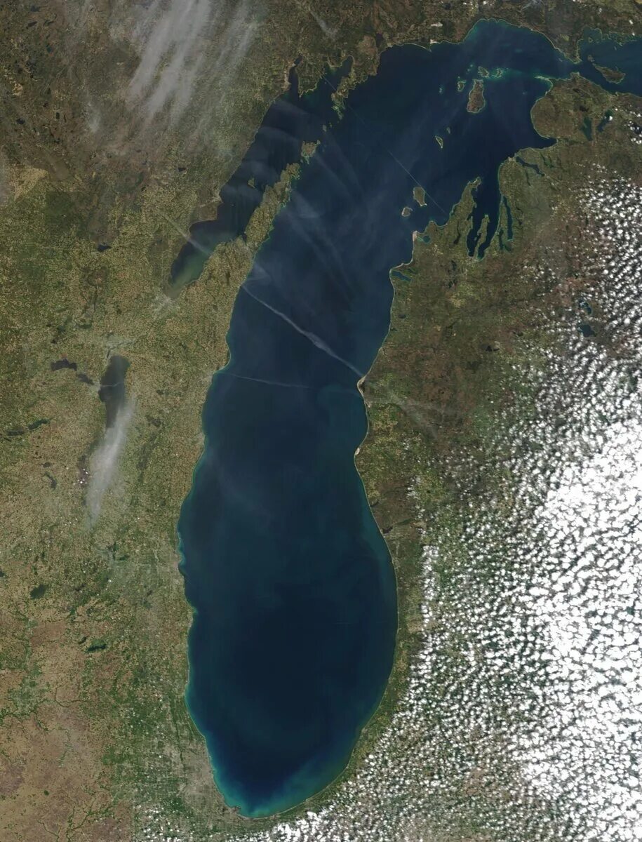 Озеро Мичиган с космоса. Озеро Мичиган снимок из космоса. Озеро Мичиган Северная Америка. Великие озера Мичиган. Самое большое озеро в великих озерах