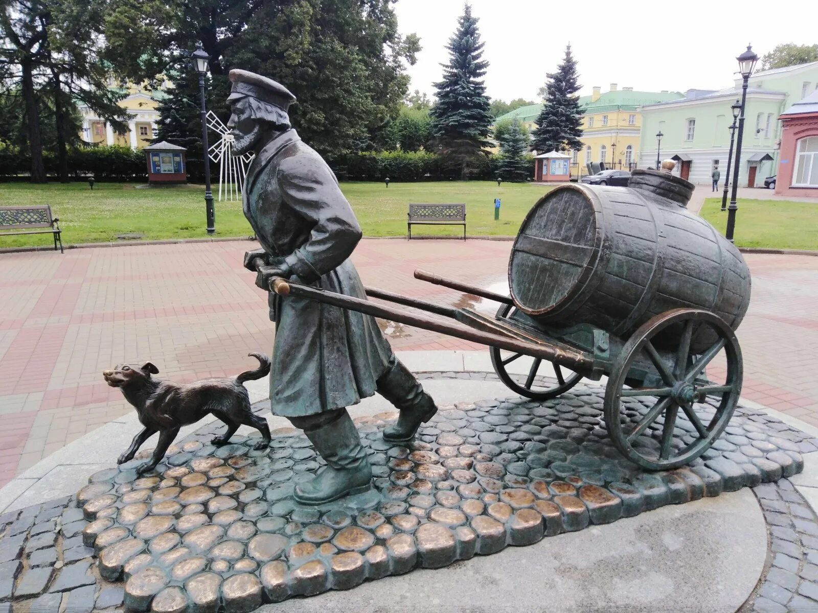 Петербургский водовоз. Памятник «петербургскому водовозу» СПБ. Вело воз. На обиженных воду возят памятник. Водовоз транспортная