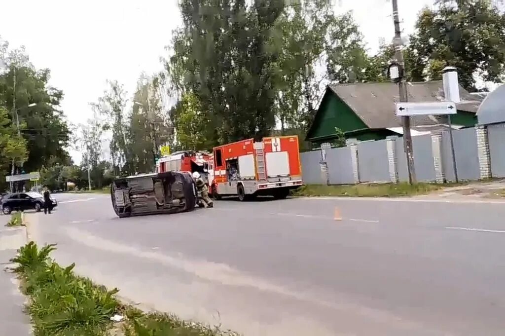 Что случилось в брянской школе. Новые пожарные машины. происшествия в брянской области.