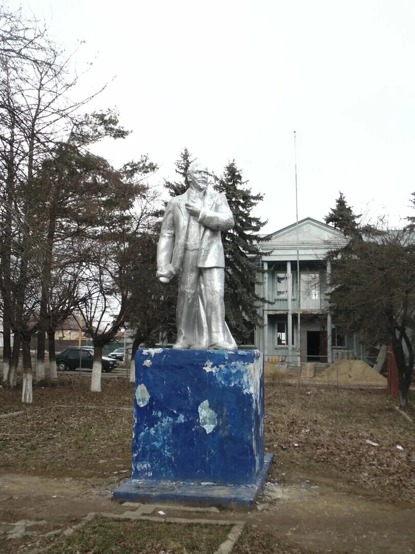 Рп5 советская краснодарский край. Станица Советская Новокубанский район. Памятники станицы Советской. Станица Советская Краснодарский. Станица Советская Краснодарский край улица Ленина дом 174.