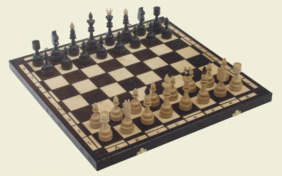Шахматы расставить фигуры на доске. Расположение фигур на шахматной доске. Правильная расстановка шахмат. Расположение фигур в шахматах на доске. Правильная шахматная доска.