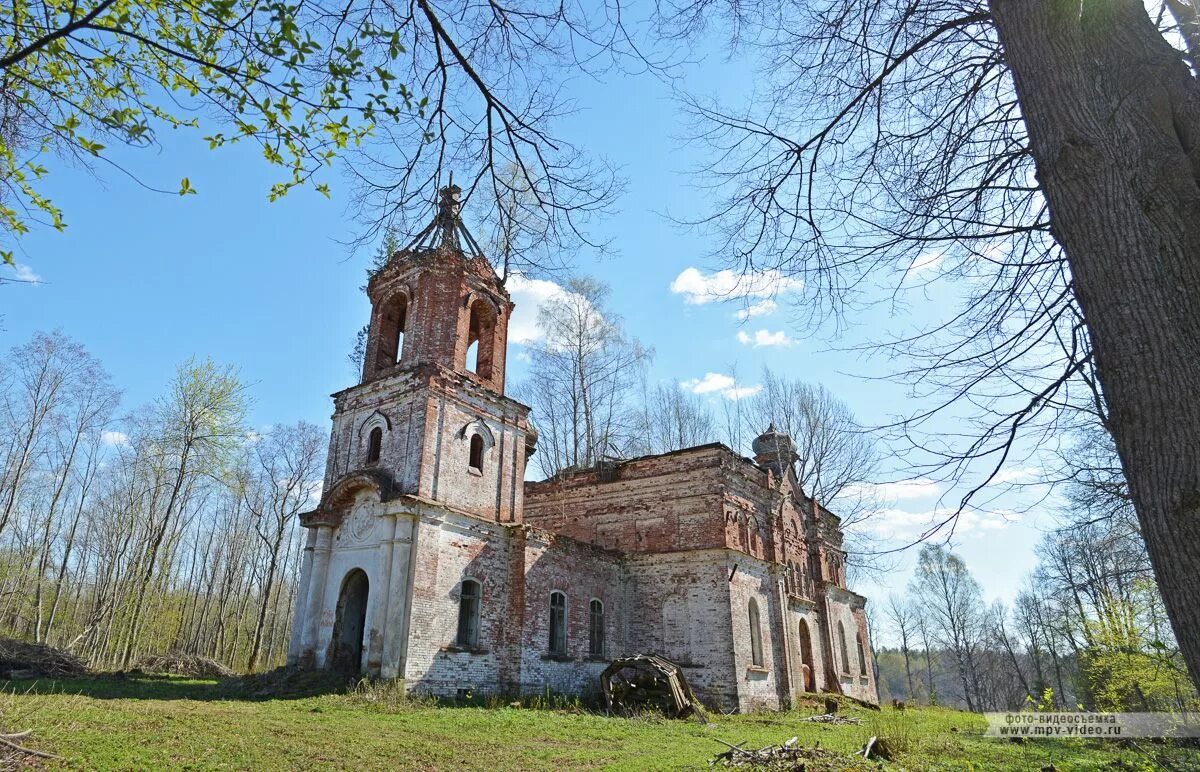 Село никольское рузский. Усадьба в деревне Кострони, Батецкий район. Усадьба графа Малышева Новгородская область. Усадьбы Батецкого района Новгородской области. Село медведь Шимского района Новгородской области.