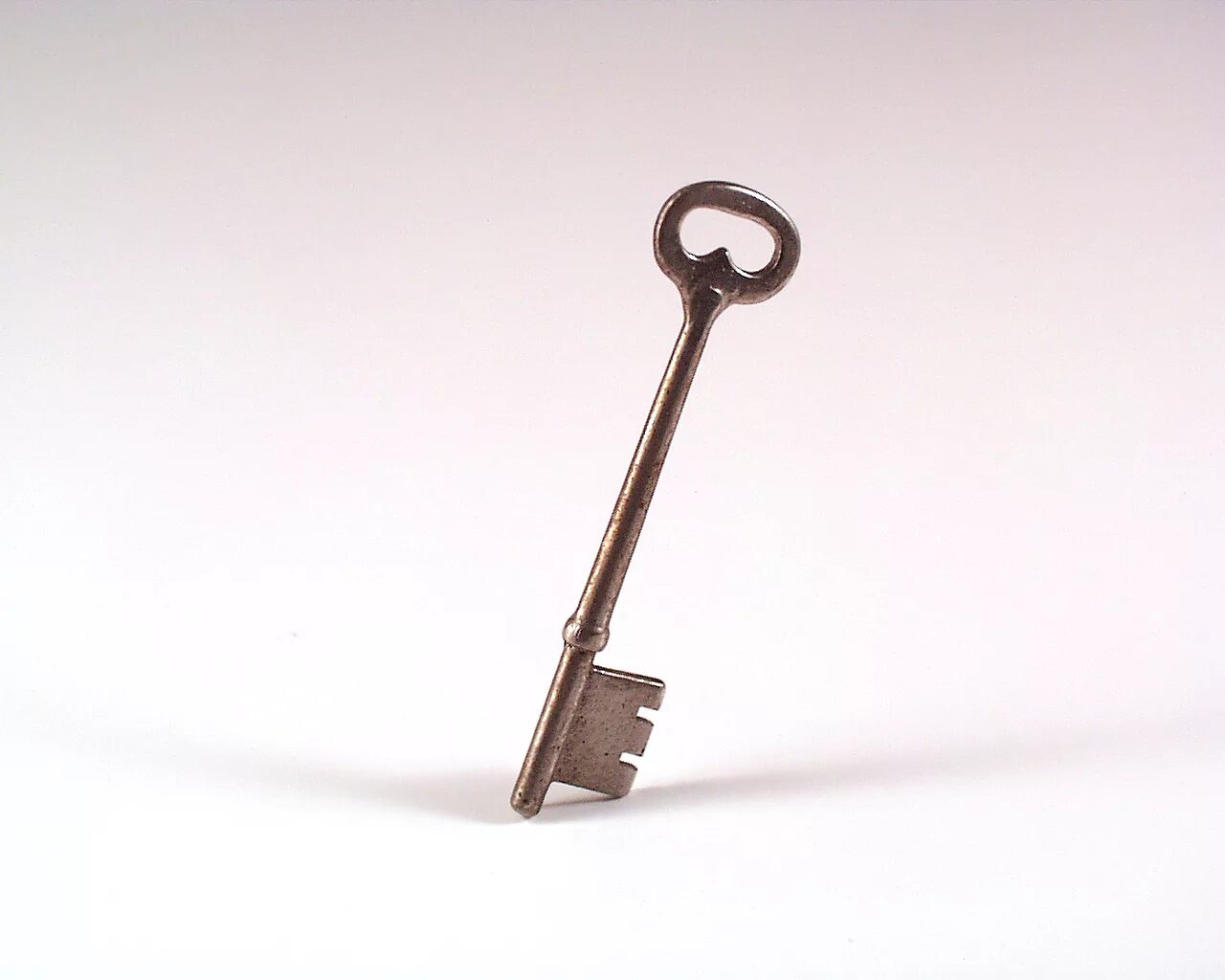 Уникальный ключ. Ключ от двери. Ключ дверной. Ключ дверной большой. Ключ дверной для детей.