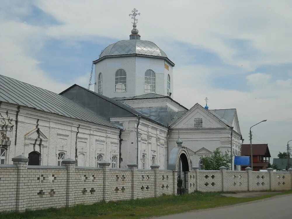 Погода майна ульяновская обл. Храм майна Ульяновская область. Храм в старой Майне Ульяновской области. Богоявленский храм Старая майна. Поселок Старая майна Ульяновская область.