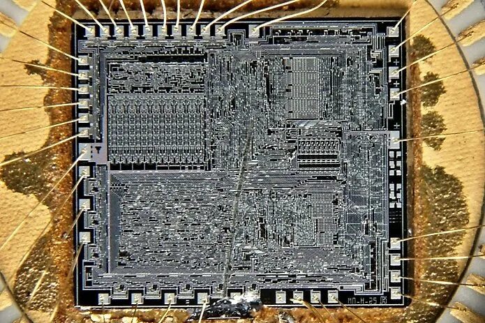 Кристалл процессора z80. Микросхема 5576хс1т. Микросхема 1986ве91т. Микропроцессор z80 микроскоп. Микросхема под