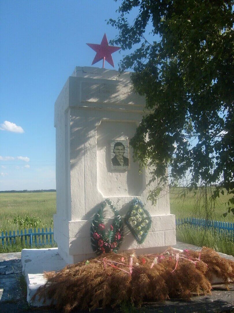 Глядень благовещенский алтайский край. Село Леньки Благовещенский район Алтайский край. Памятник Вале Колесниковой Благовещенский район. Новокулундинка Благовещенский район Алтайский. Алтайский край район Благовещенка село Мельниковка.