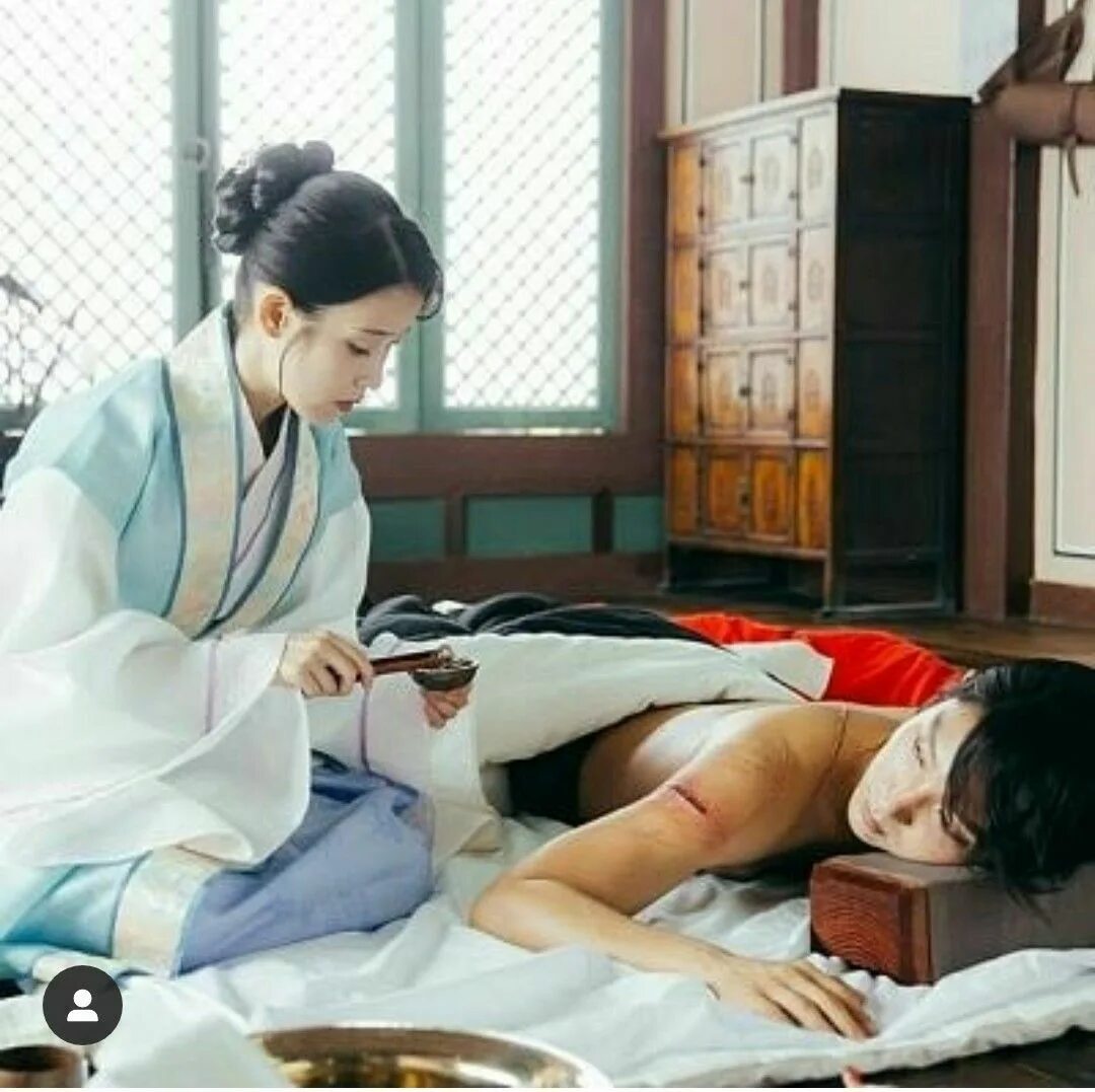 Неспящая принцесса с русской. Moon lovers: Scarlet Heart Ryeo. Дорама лунные влюбленные поцелуй. Хэ Су Алые сердца.