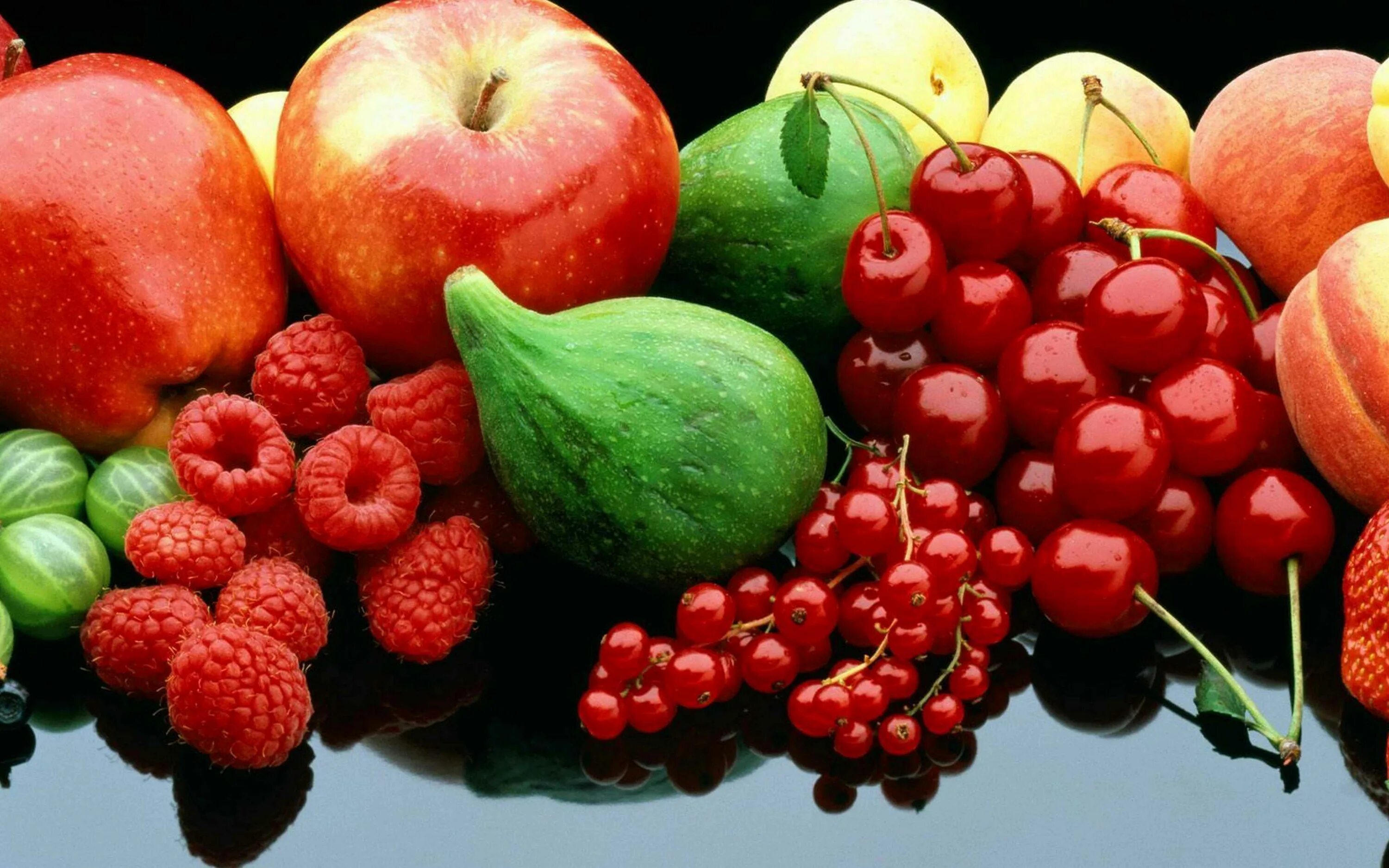 Фрукты. Разные фрукты. Фрукты фон. Овощи, фрукты, ягоды.