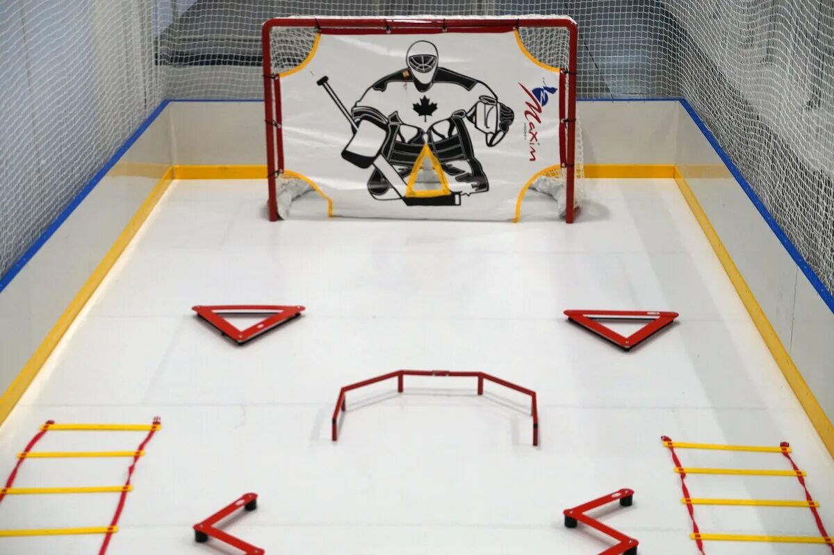 Хоккейная бросковая зона. Техника дриблинга в хоккее. Backyard rink hockey. Дом хоккеиста. Hockey fights cancer.