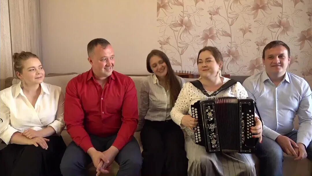 Гулянье на улице болотова ансамбль калина. Пташица ансамбль вологда. Пташица калина. Пташица калина. Пташица ансамбль гармонь в прямом эфире у вани.