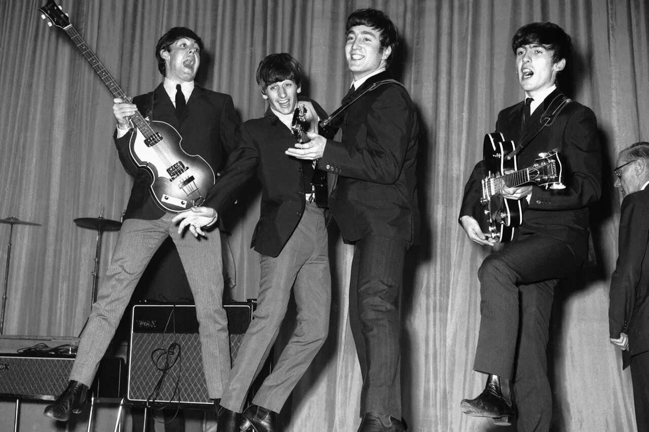 Квартет Битлз. Группа the Beatles. The Beatles 1965. Джон Леннон Битлз. Группы британии