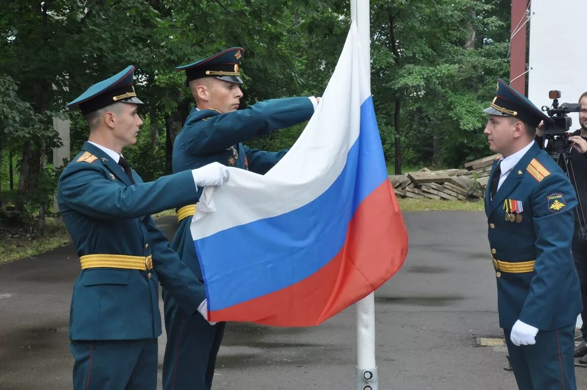 Ритуал подъема и спуска флага. Ритуал подъема и спуска государственного флага РФ. Поднятие государственного флага Российской Федерации воинской части. Войсковая часть 47062 Биробиджан. Подъем и спуск государственного флага РФ.