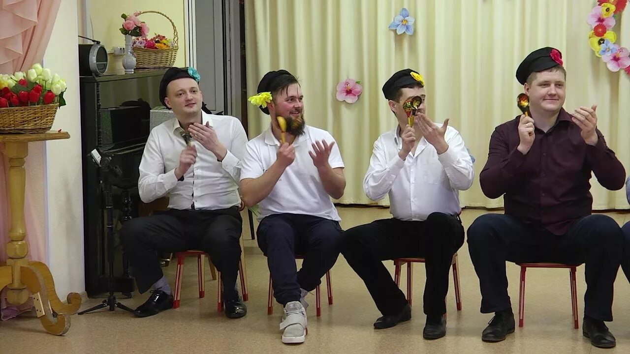 Калинка на ложках. Ансамбль ложечников. Ансамбль ложкарей в детском саду. Дши арамиль. Ансамбль игры на ложках.