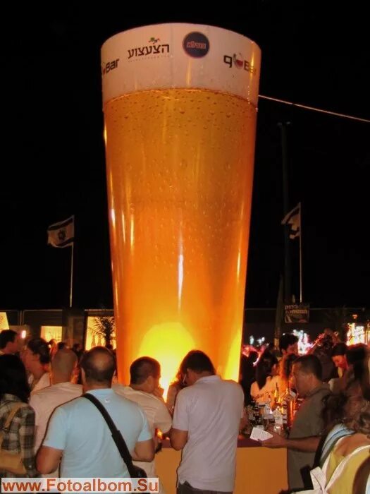 Самый стакан. Большой бокал. Большой стакан. Самые большие бокалы. Большой бокал.