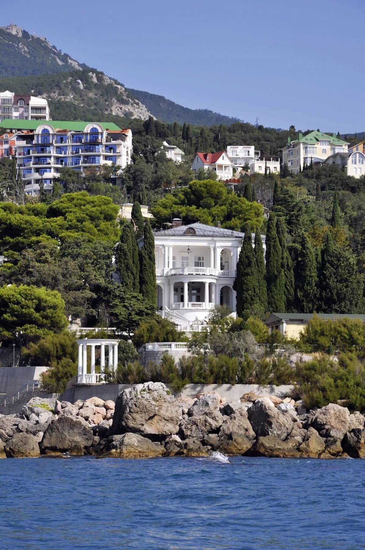 Поселок кореиз ялта. Морской Прибой Кореиз. Ялта Кореиз морской Прибой. Санаторий морской Прибой Крым. Санаторий Кореиз морской.