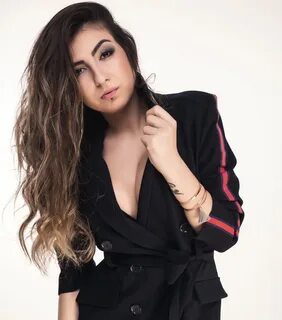 DJ Beste Demir Adından Söz Ettirmeye Başladı.