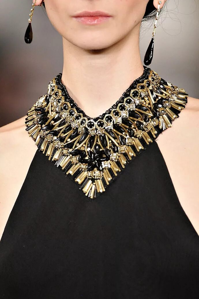 колье украшение на шею. крупные бусы. коллар, чокер, колье ожерелье. колье украшение на шею. ожерелье на шею.