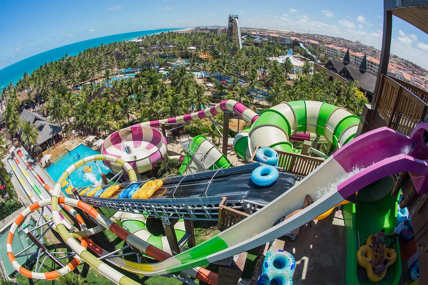 Tropical islands, краусник, германия. Куала лумпур аквапарк. Бич парк бразилия аквапарк. Самой большой аквапарк в мире. Аквапарк в германии tropical islands.