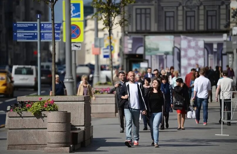 Деловая встреча. Люди на улицах москвы. Люди на улицах москвы. Улицы москвы. Улица договориться.
