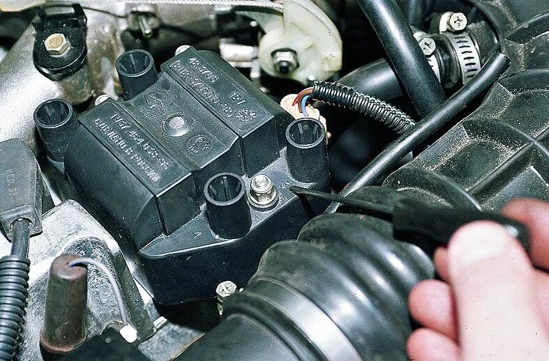 модуль ваз 2110 8кл. модуль зажигания нива 21214. где стоит модуль зажигания. катушка ваз 2114 16 клапанов. где стоит модуль зажигания.